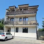 Exclusive Living Apartment *
