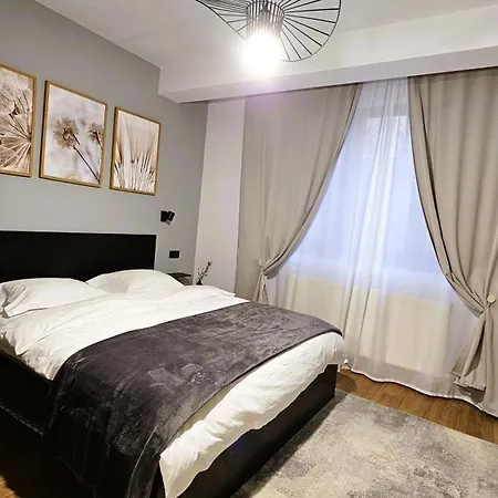 Exclusive Living Apartment *