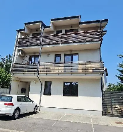 Exclusive Living Apartment *